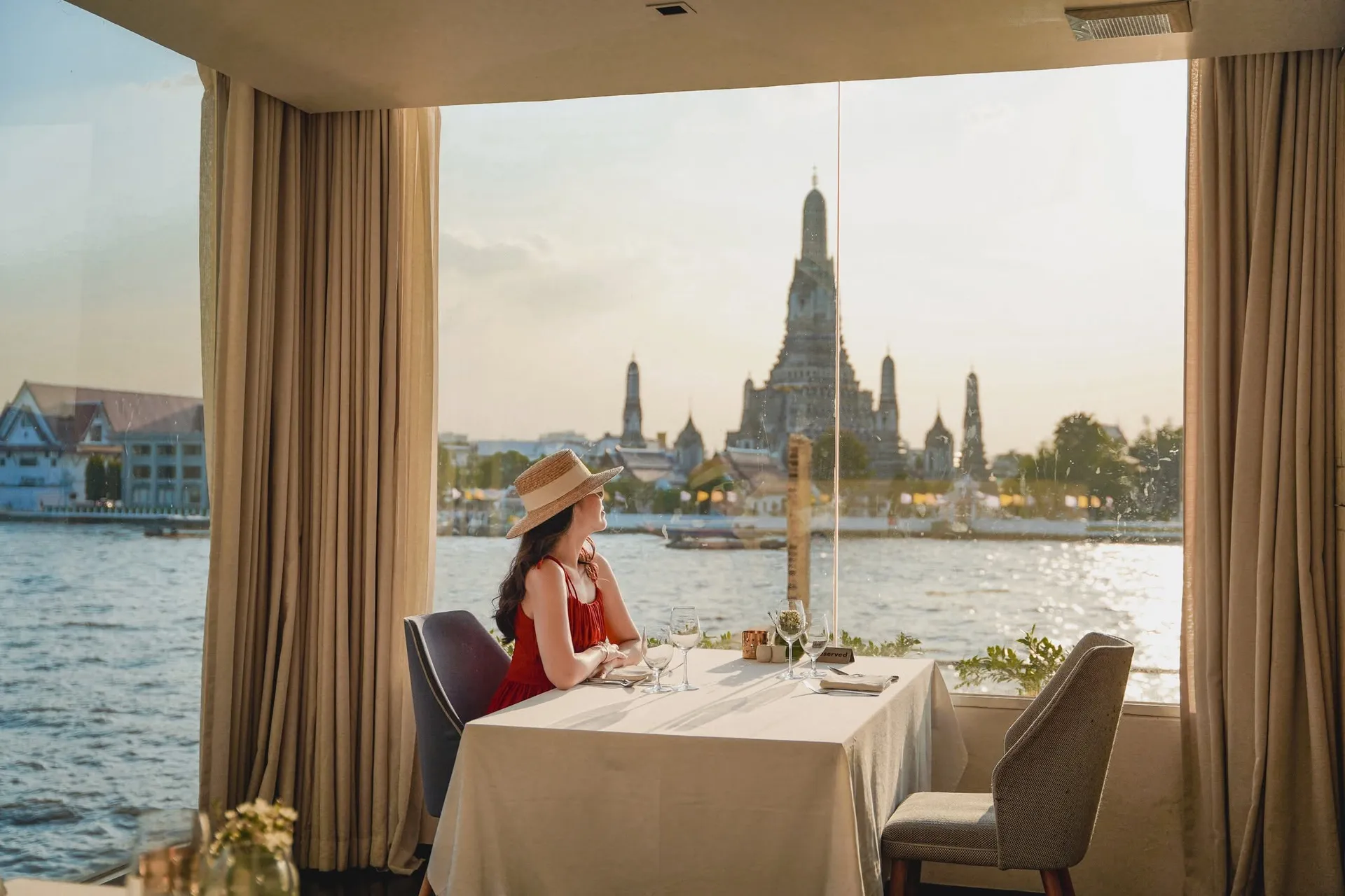 ร้านอาหารวิววัดอรุณ บรรยากาศดี เหมาะกับดินเนอร์และมื้อพิเศษ